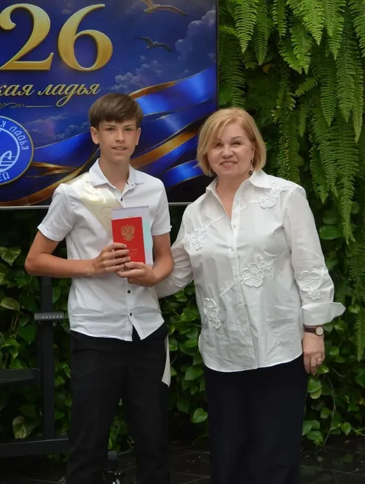 Юрий Шаралапов и директор лицея Марина Ильина